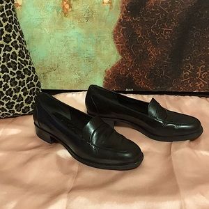 🌼 RockPort Leather Loafers with 1” Block heel. *Size 39 (US 8)* 🌼